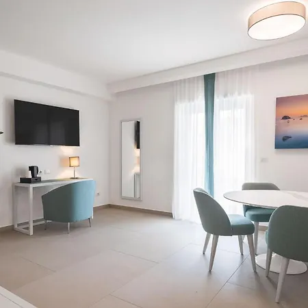 Seaside מלון 4*