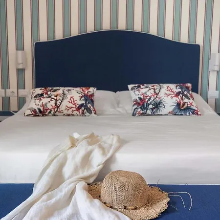 Seaside 4*